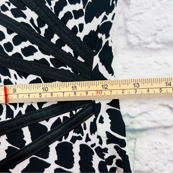 dressbarn Black and White Geometric Midi Dress Size 4 Fitted Sheath Cap sleeve - Picture 6 of 9